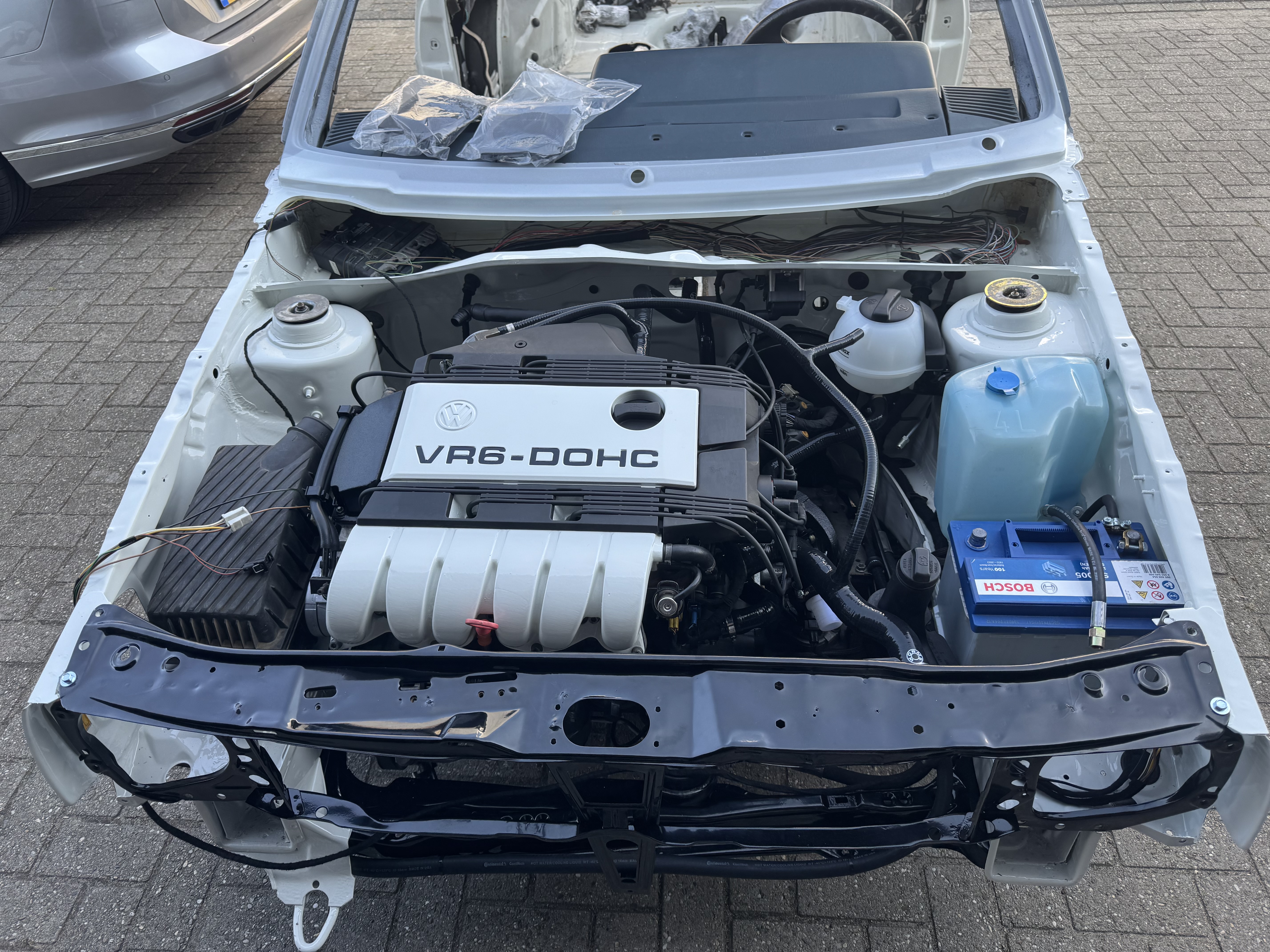 Golf MK2 VR6 engine installed with white intake